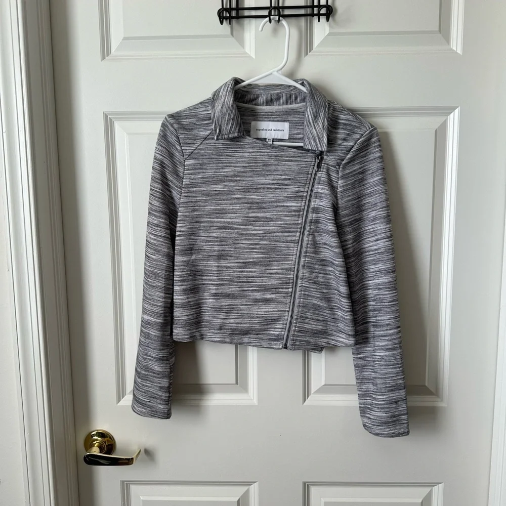 Cupcakes and Cashmere McLaren Stripe Knit Crop Moto Jacket Grey Black Size XS